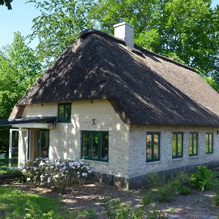 Holsteinshof - Reetdachkate Zwischen Nord- Und Ostsee * Juebek